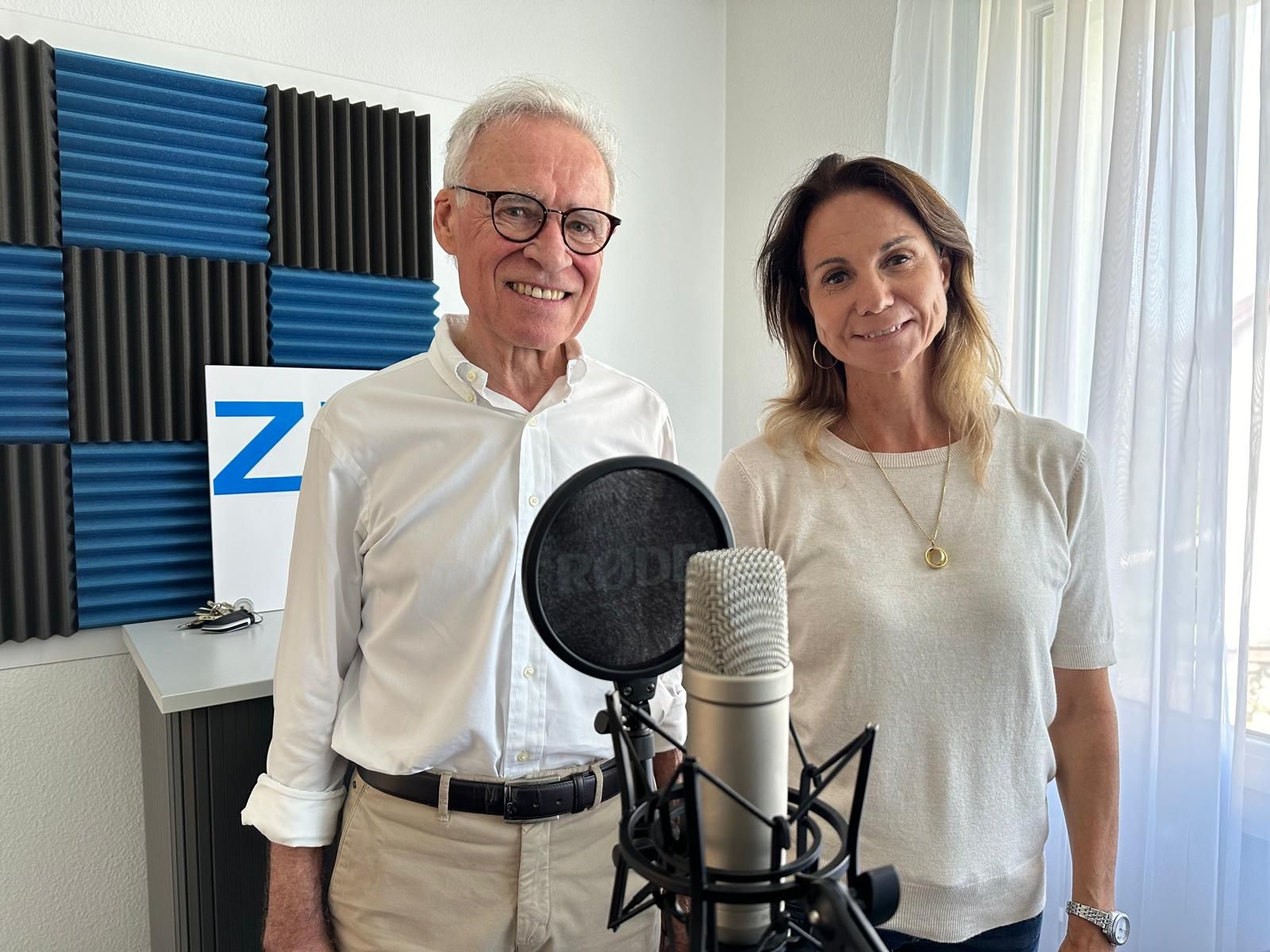Experte Arno Ehret und Moderatorin Regula Sp&auml;ni bei der Podcast-Aufnahme