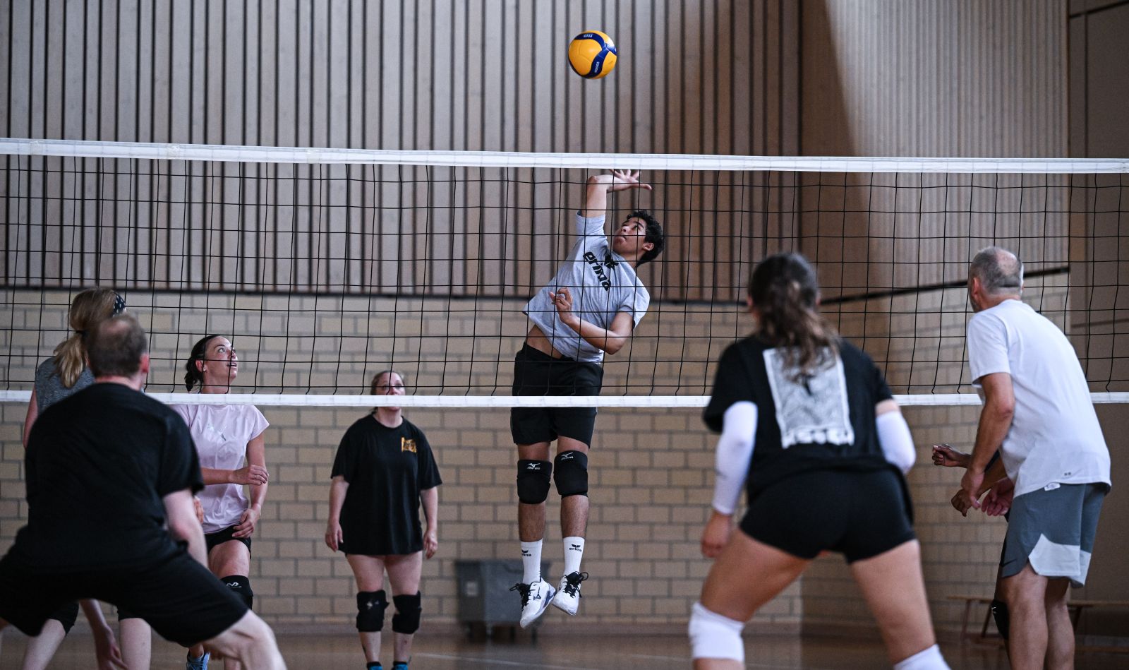 Personen beim Volleyballtraining am ZKSport3