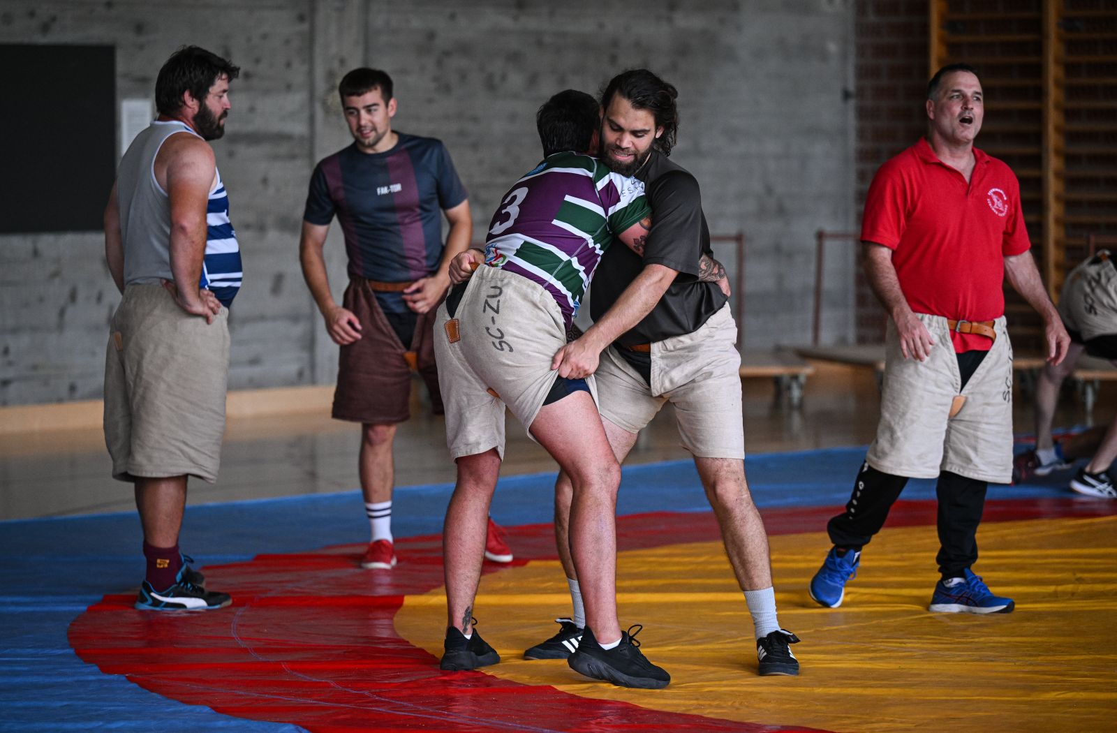 Personen beim Schwingen am ZKSport3